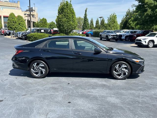 Used 2025 Hyundai Elantra Sport FWD image 3