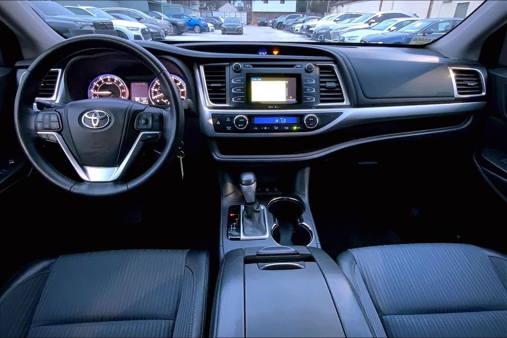 Used 2015 Toyota Highlander LE image 15
