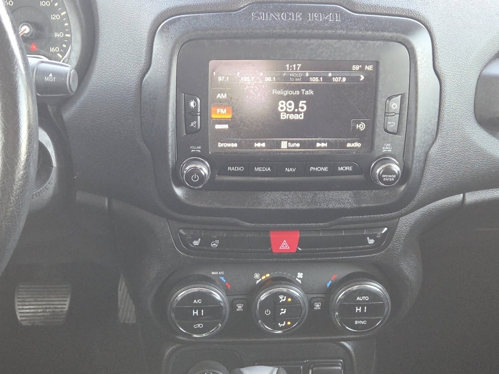 Used 2016 Jeep Renegade Latitude image 28