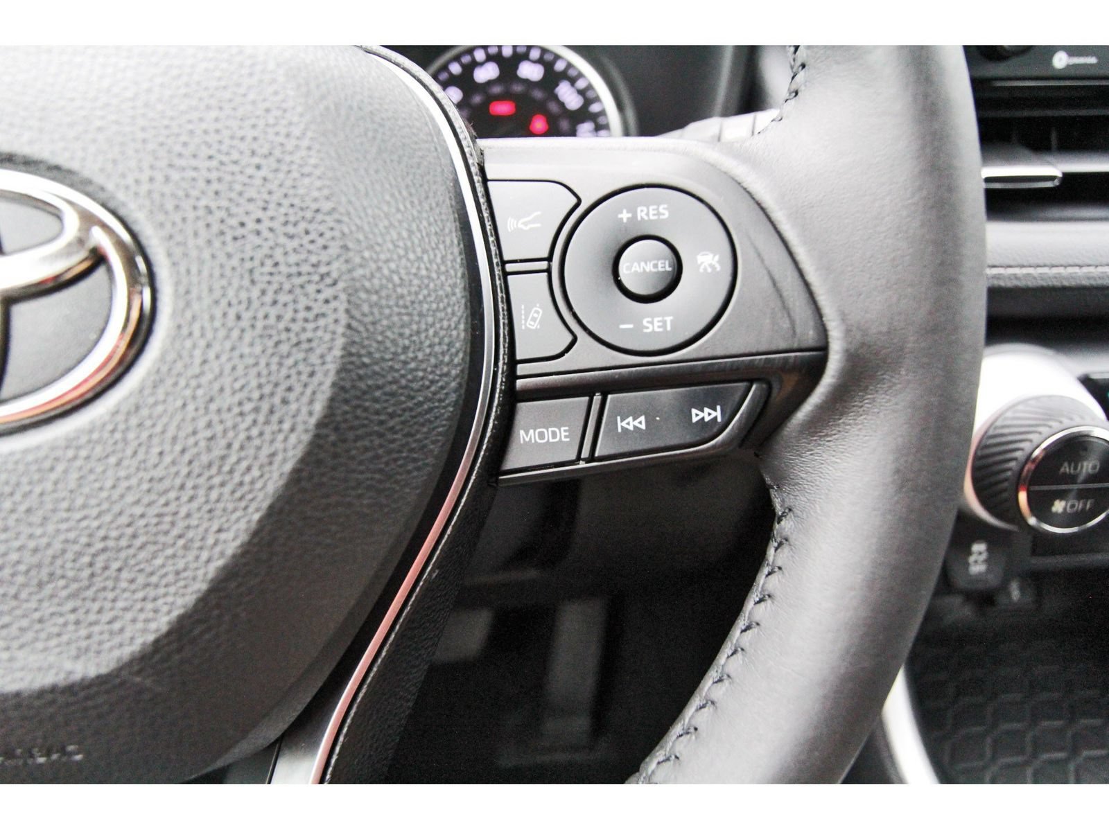 Used 2021 Toyota RAV4 XLE Premium FWD image 16