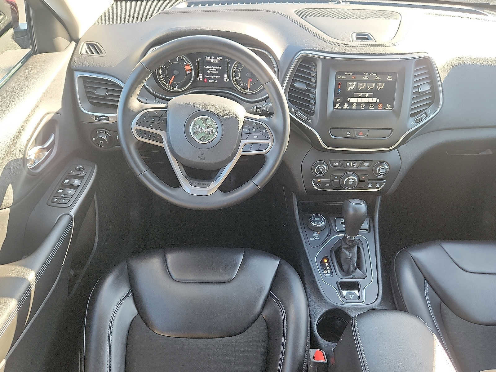 Used 2019 Jeep Cherokee Latitude Plus w/ Cold Weather Group AWD/4WD image 11