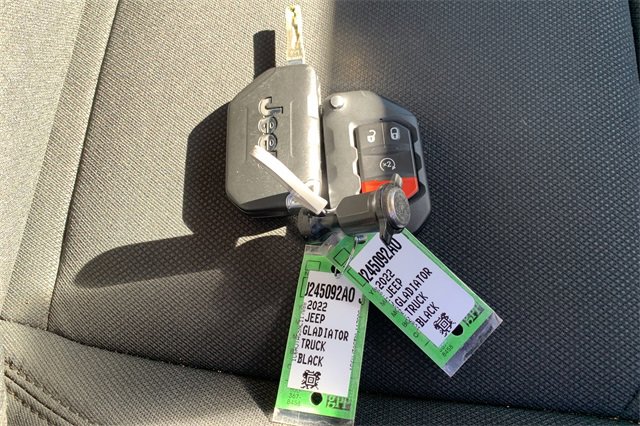 Certified 2022 Jeep Gladiator Willys image 41