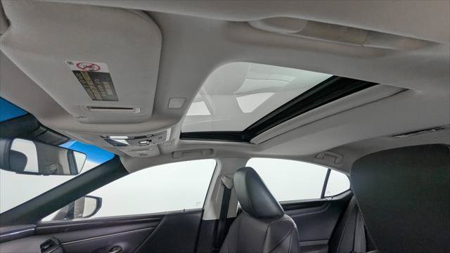 Used 2019 Lexus ES 300h w/ Premium Package FWD image 16