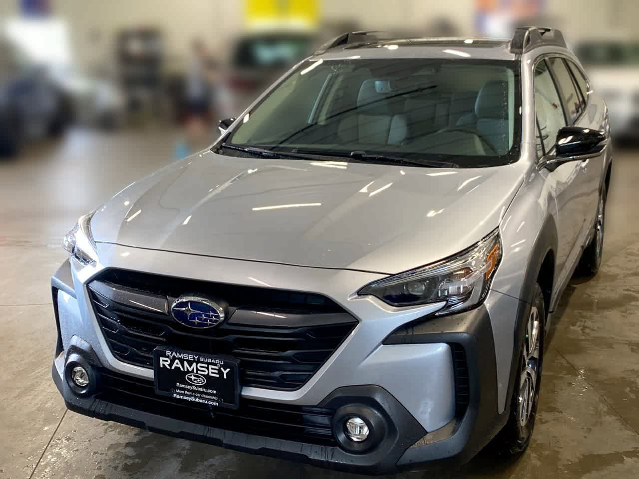Certified 2025 Subaru Outback Premium AWD/4WD image 1