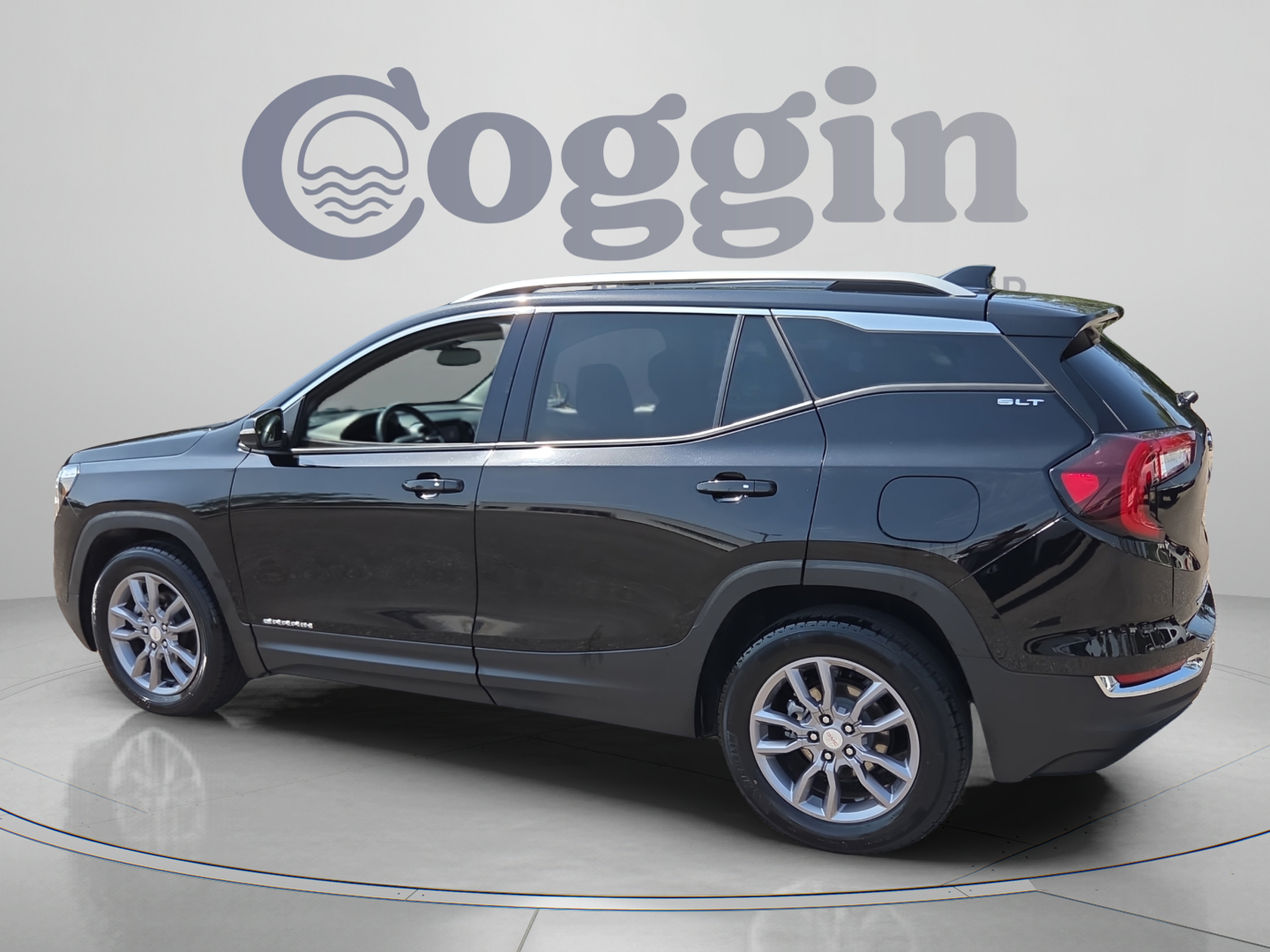 Certified 2024 GMC Terrain SLT FWD image 3