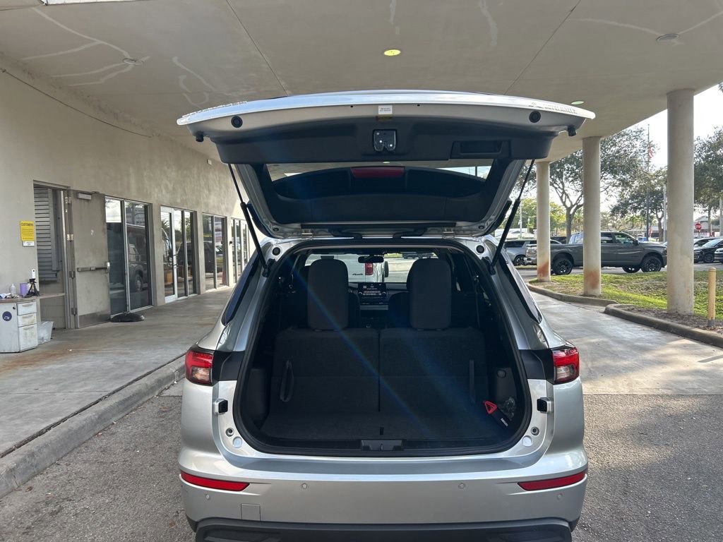 Used 2024 Mitsubishi Outlander ES image 28