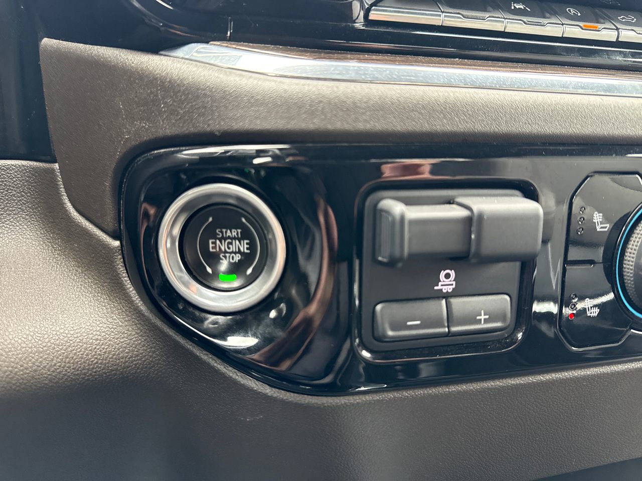 Used 2024 Chevrolet Silverado 1500 LT image 24