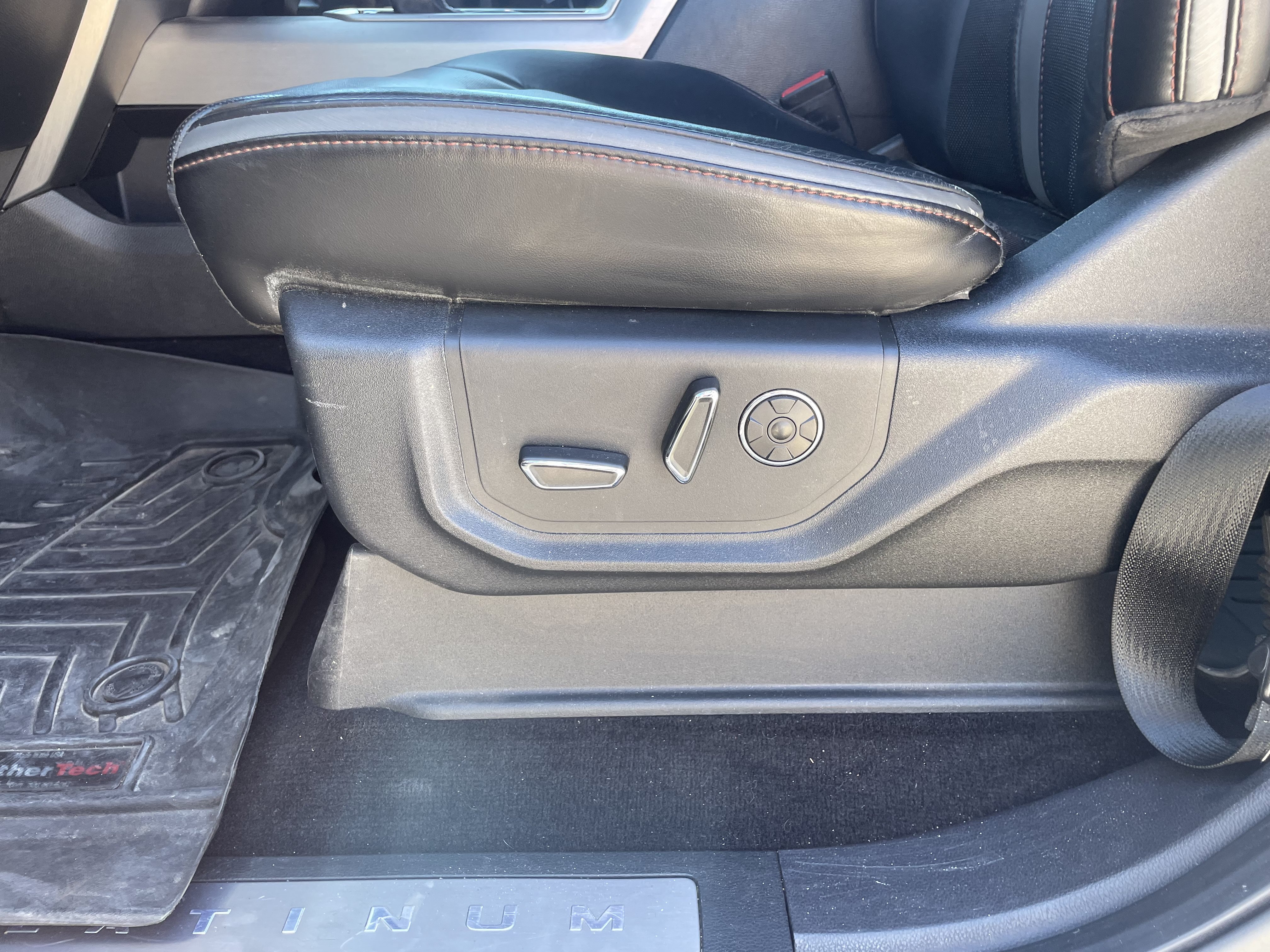Used 2018 Ford F150 Platinum w/ Equipment Group 701A Luxury AWD/4WD image 14