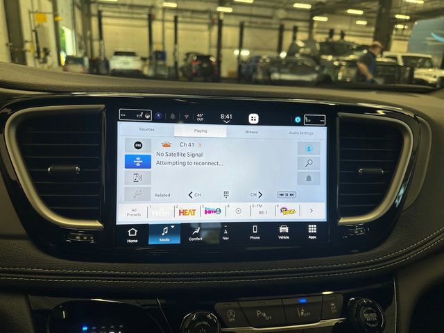 New 2027 Chrysler Pacifica Limited FWD image 33