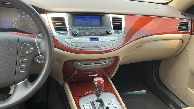 Used 2013 Hyundai Genesis 3.8 RWD image 17