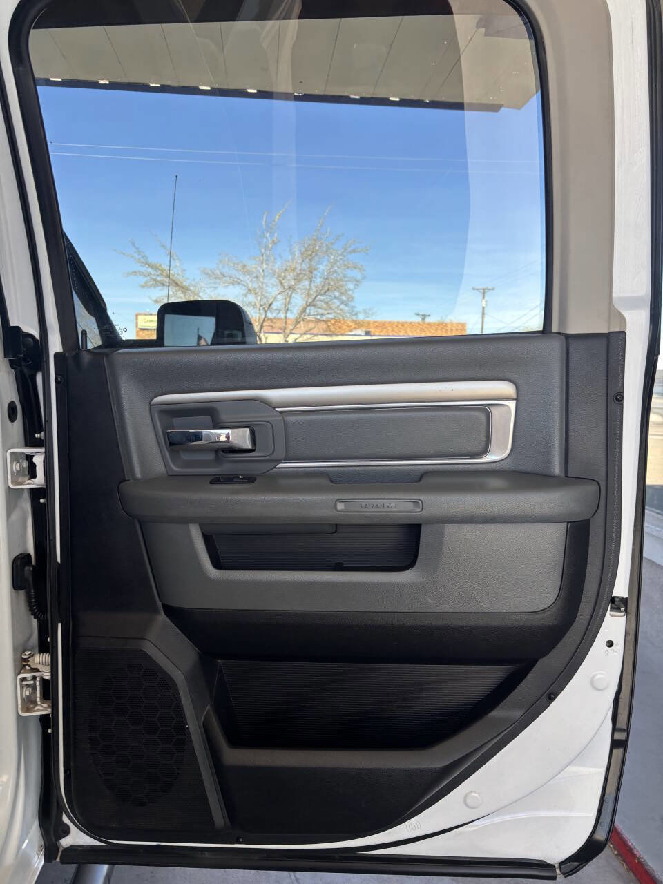 Used 2014 RAM 2500 SLT image 17