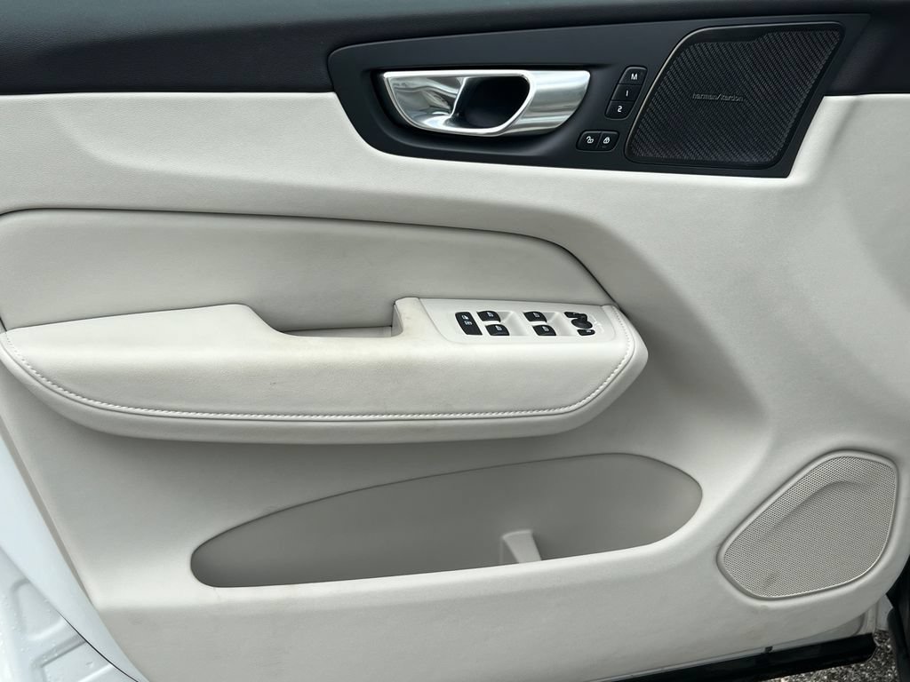 Used 2023 Volvo XC60 T8 Ultimate AWD/4WD image 18