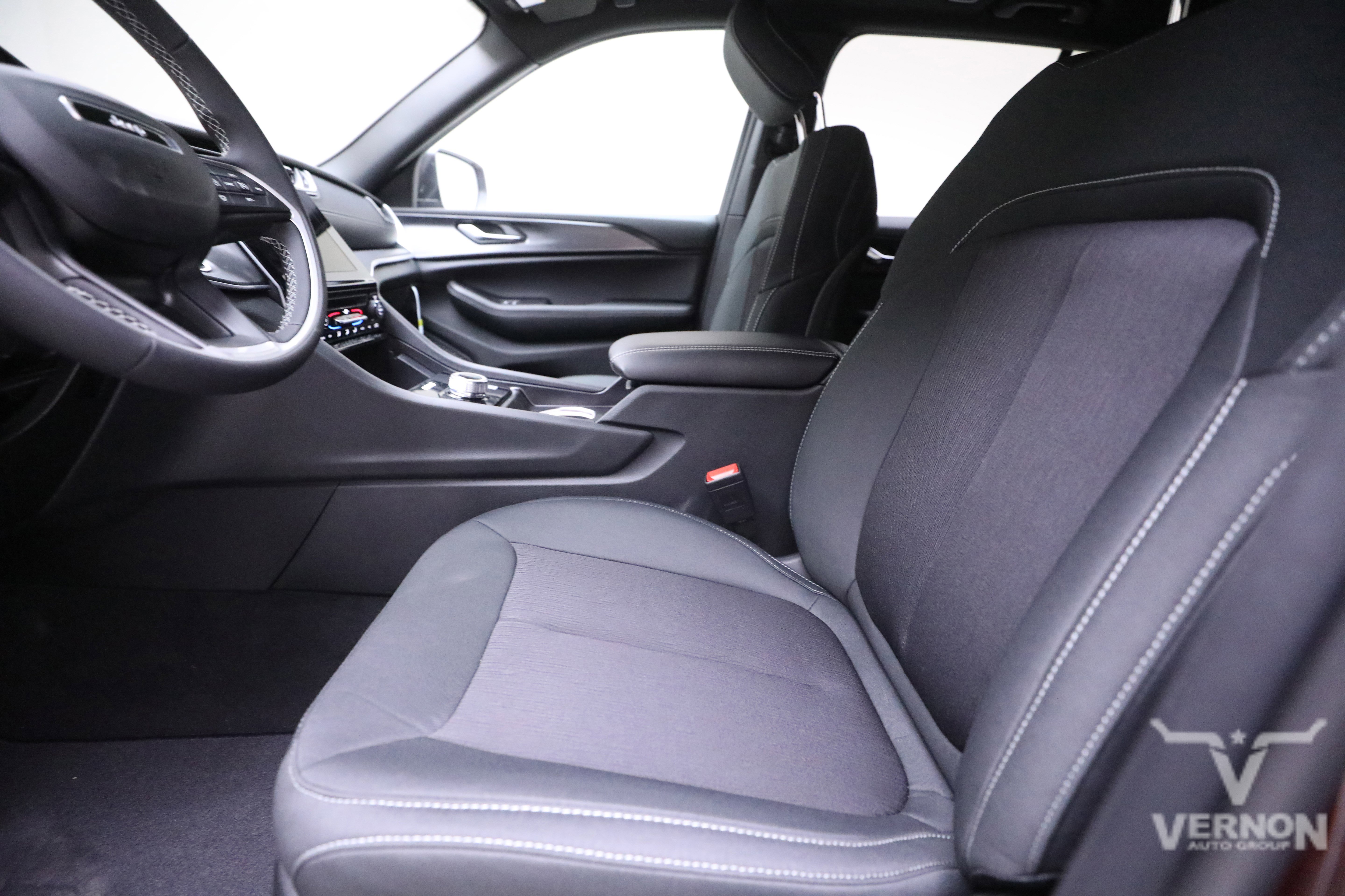 New 2025 Jeep Grand Cherokee Laredo X image 10