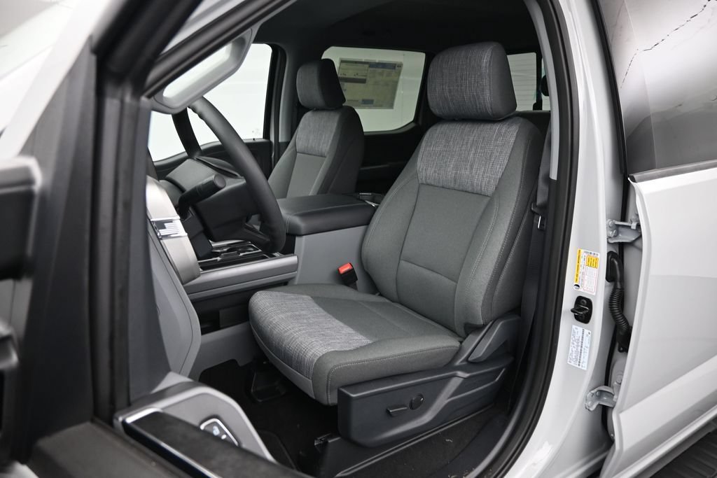 New 2026 Ford F250 XLT w/ XLT Premium Package AWD/4WD image 8