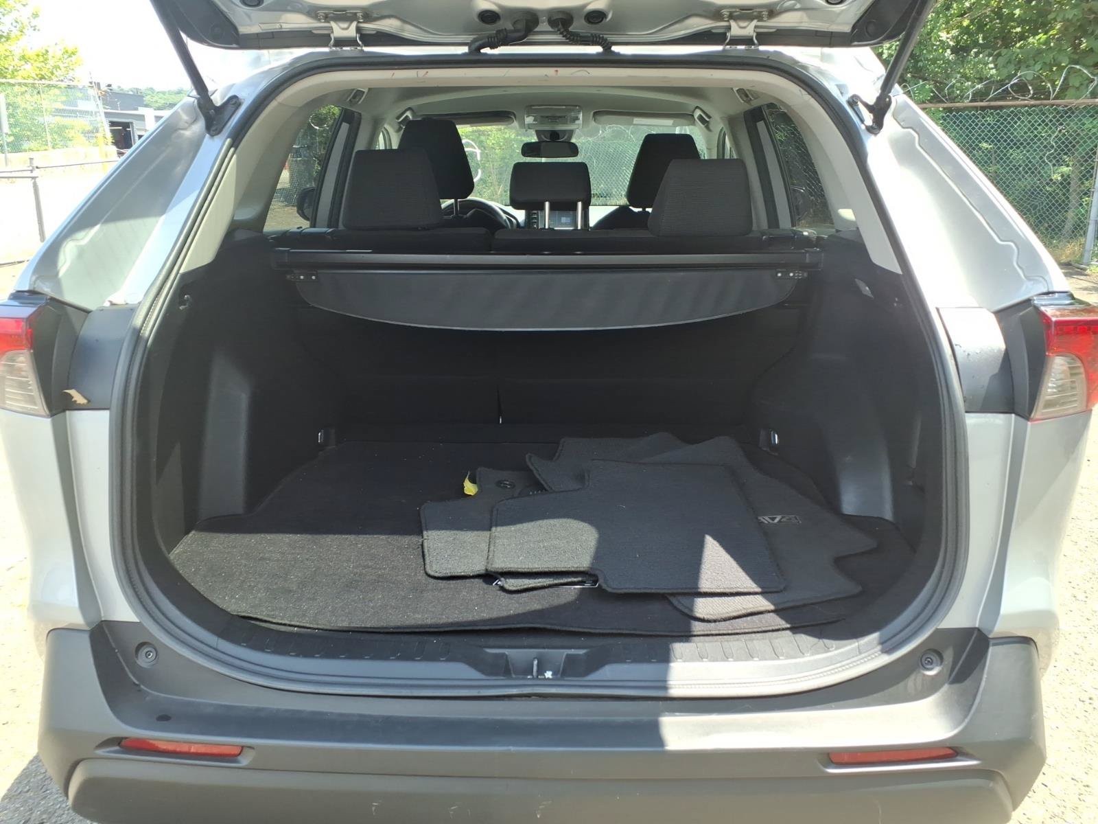Used 2021 Toyota RAV4 LE w/ Carpet Mat Package (TMS) AWD/4WD image 12