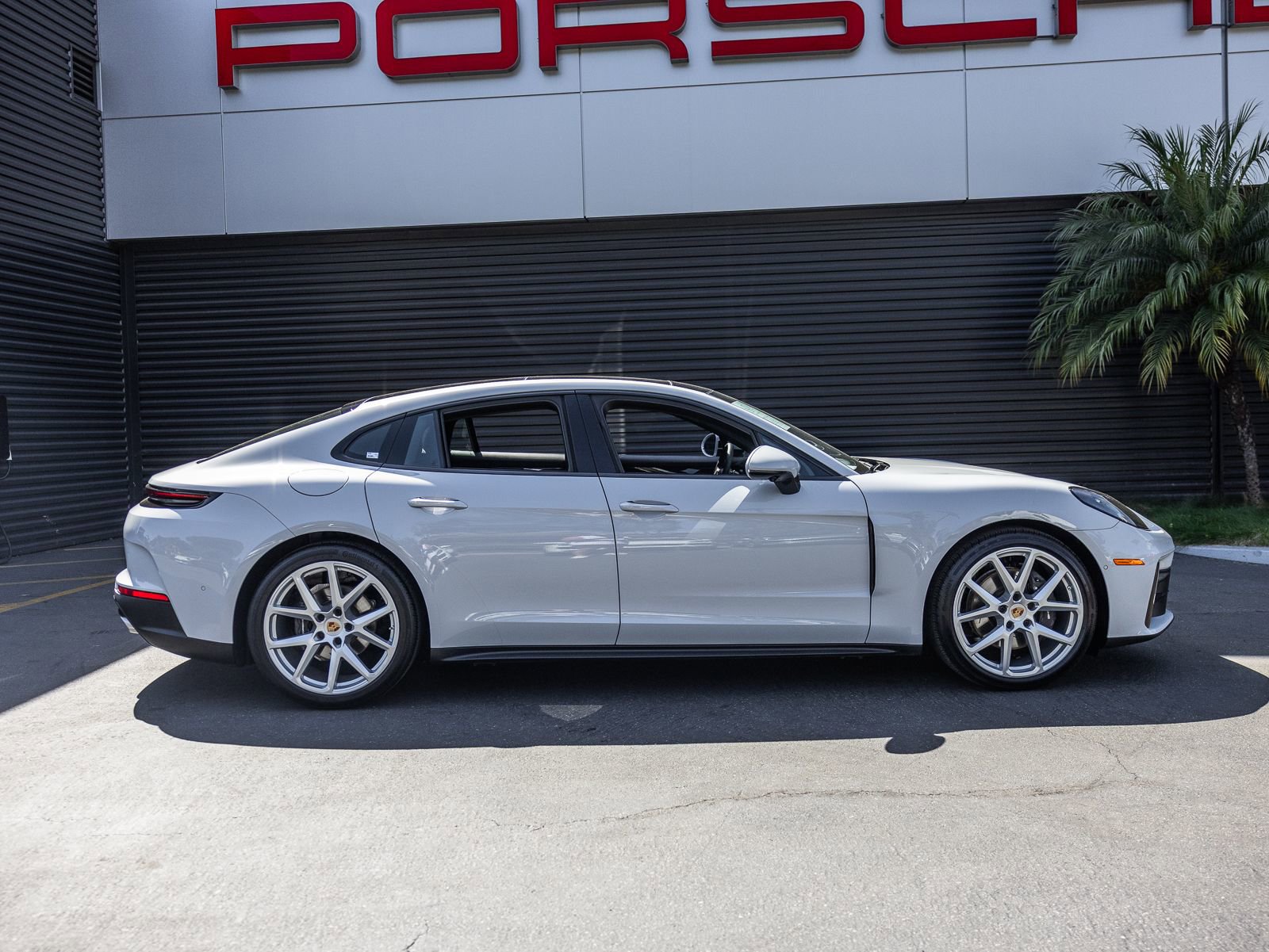 Certified 2025 Porsche Panamera 4 image 10
