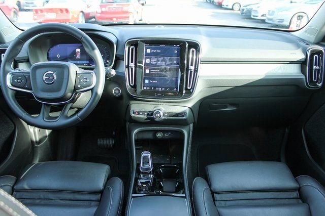 Used 2025 Volvo XC40 B5 Plus image 17