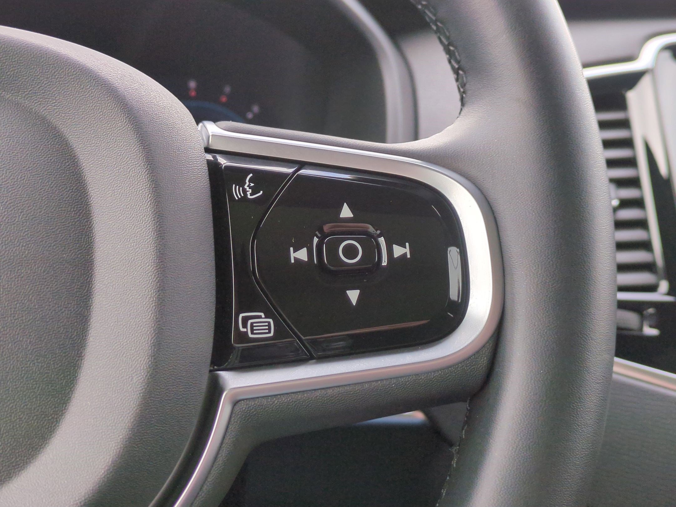 Used 2025 Volvo XC90 B6 Plus image 18