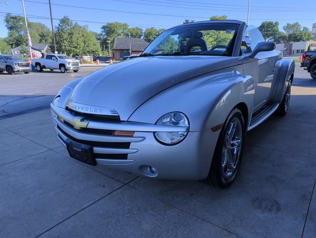 Used 2004 Chevrolet SSR w/ Preferred Equipment Group RWD image 4
