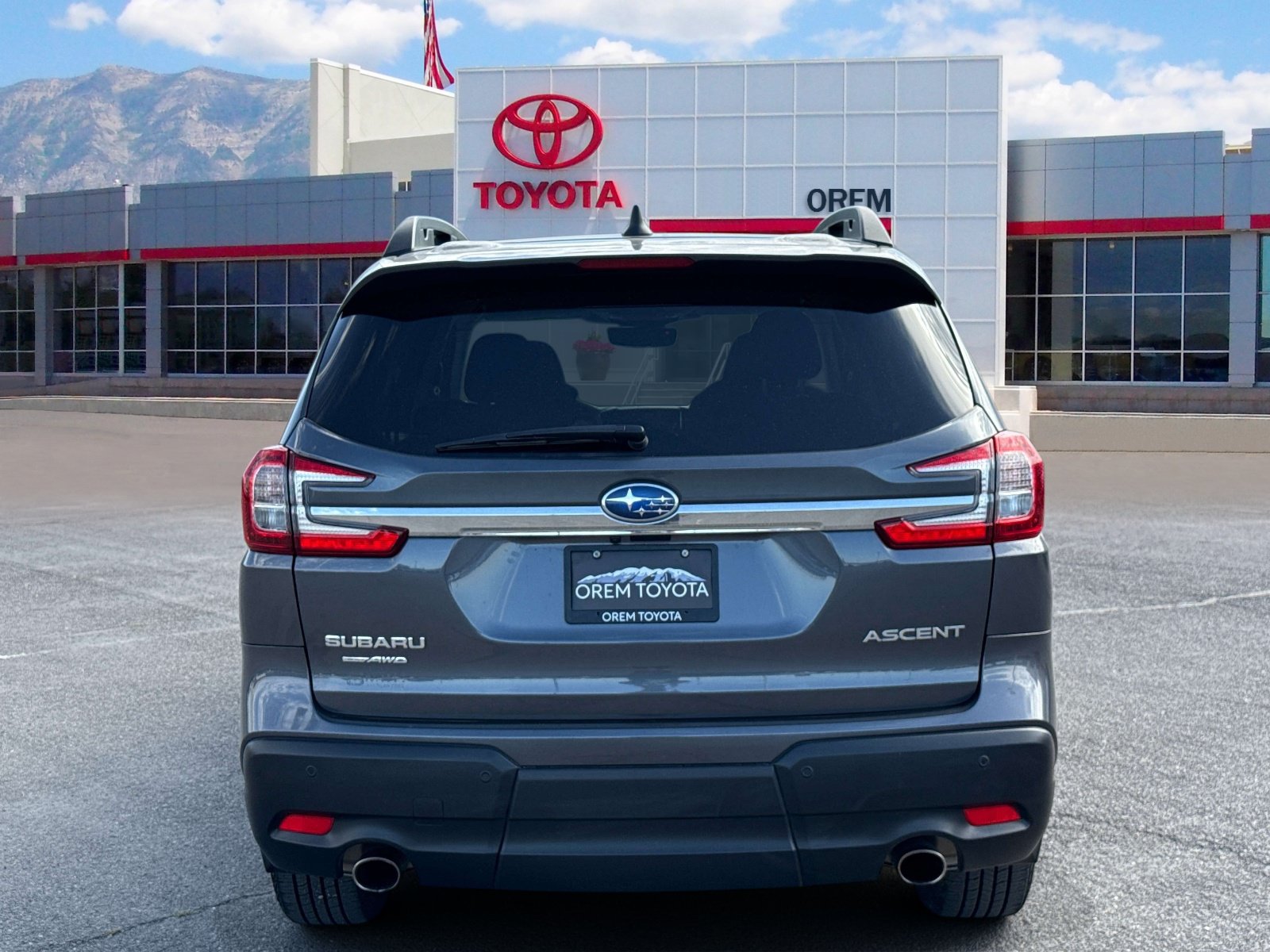 Used 2024 Subaru Ascent Premium w/ Convenience Package AWD/4WD image 4