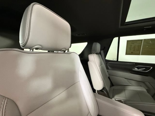 Used 2024 GMC Yukon SLT w/ SLT Luxury Package AWD/4WD image 31