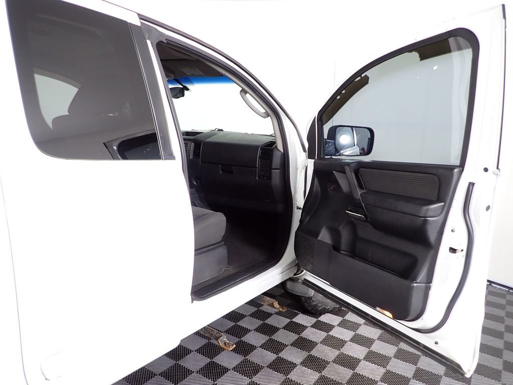 Used 2011 Nissan Titan SV w/ SV Value Truck Pkg AWD/4WD image 30