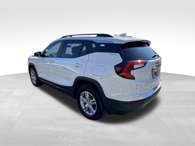 Used 2024 GMC Terrain SLE w/ Driver Convenience Package FWD image 7