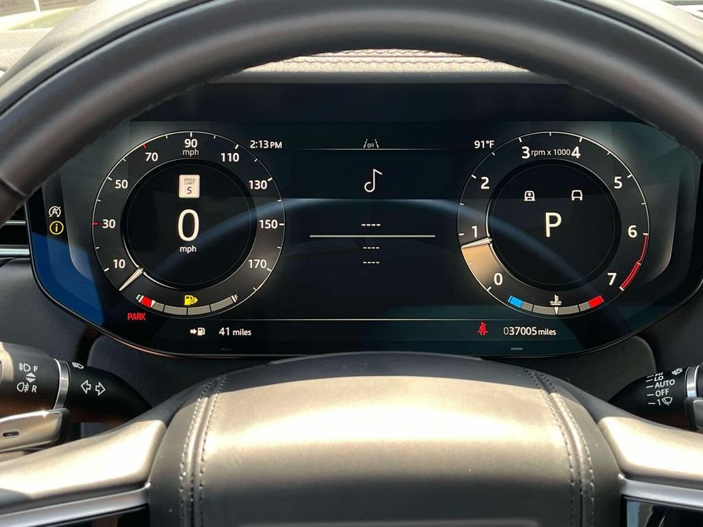 Certified 2025 Land Rover Range Rover SE AWD/4WD image 36