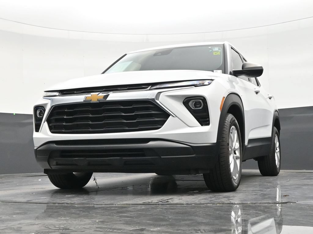 Used 2025 Chevrolet TrailBlazer LS FWD image 27