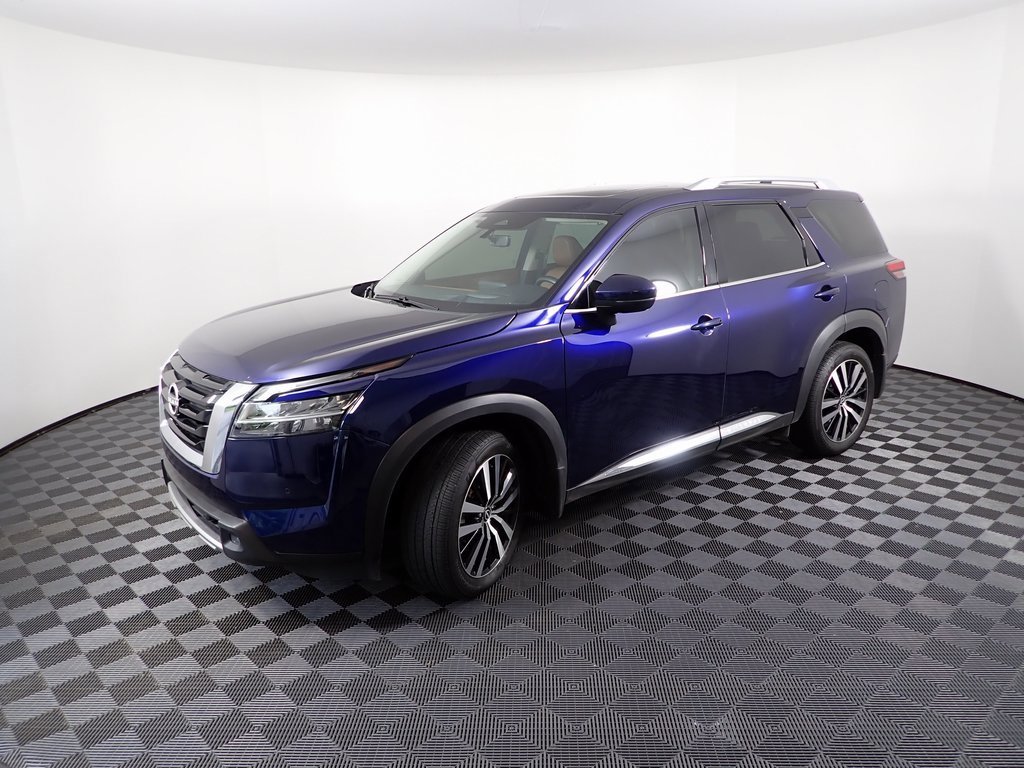 Used 2024 Nissan Pathfinder Platinum image 10