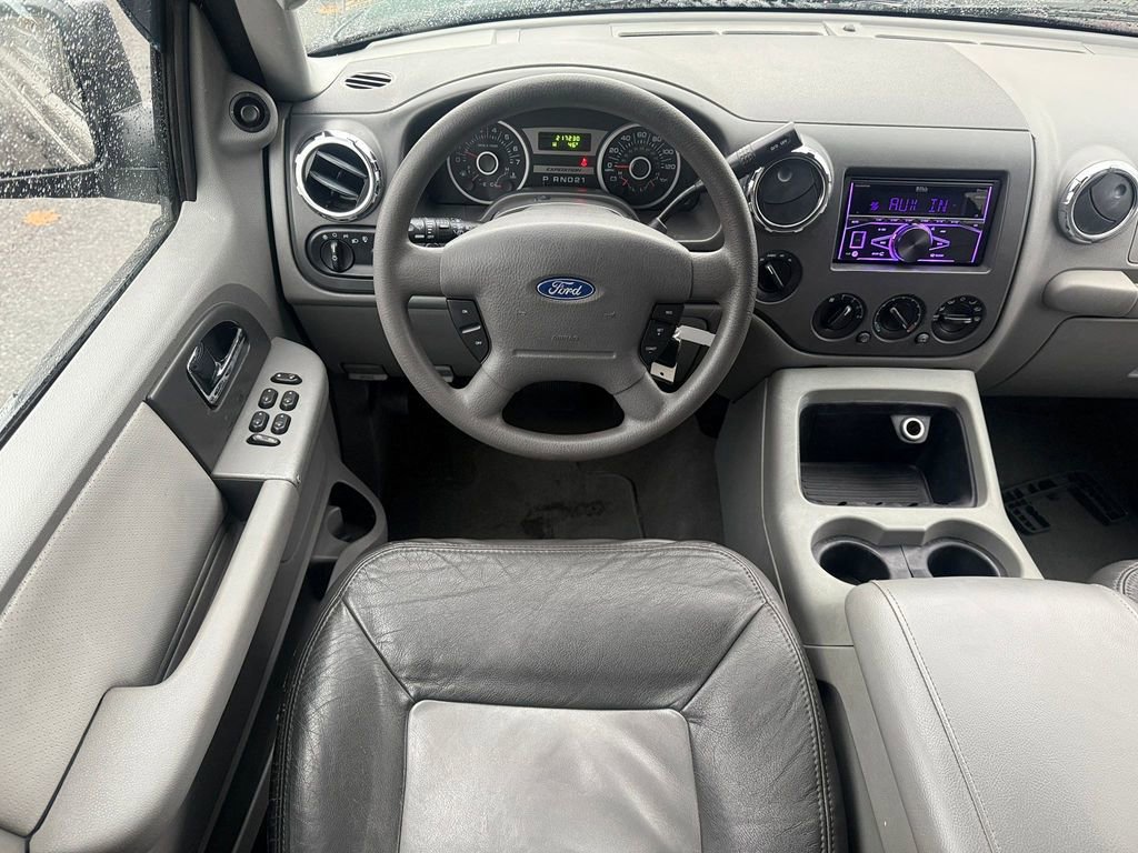 Used 2005 Ford Expedition XLT image 22