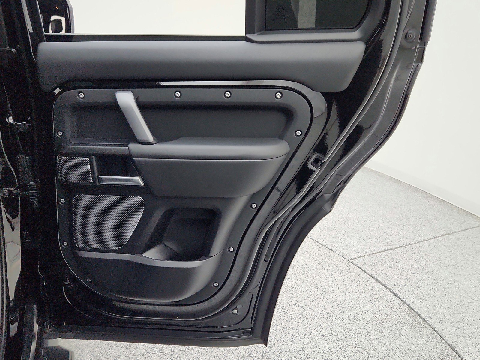 Used 2024 Land Rover Defender 110 V8 image 29