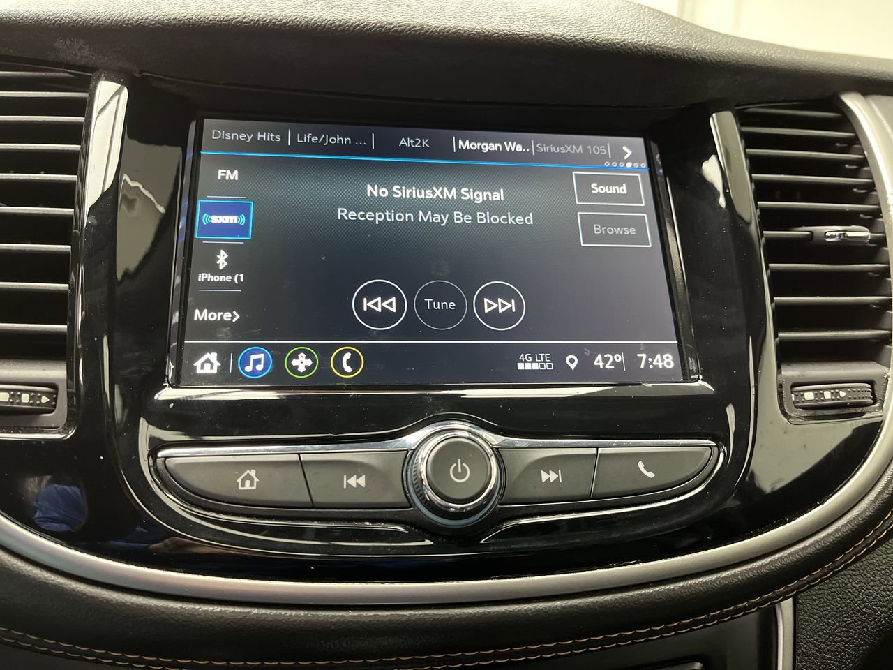 Used 2019 Chevrolet Trax LT w/ Sun & Sound Package AWD/4WD image 18