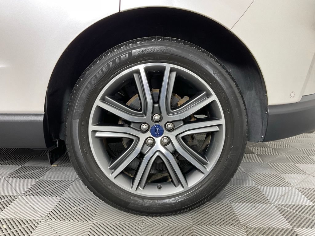 Used 2019 Ford Edge Titanium w/ Equipment Group 301A FWD image 10