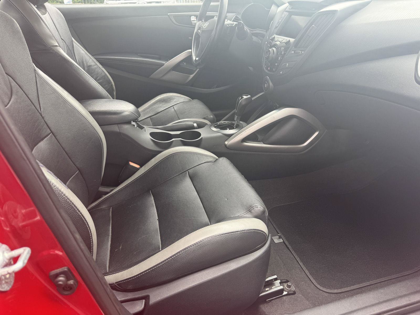 Used 2016 Hyundai Veloster Turbo FWD image 18