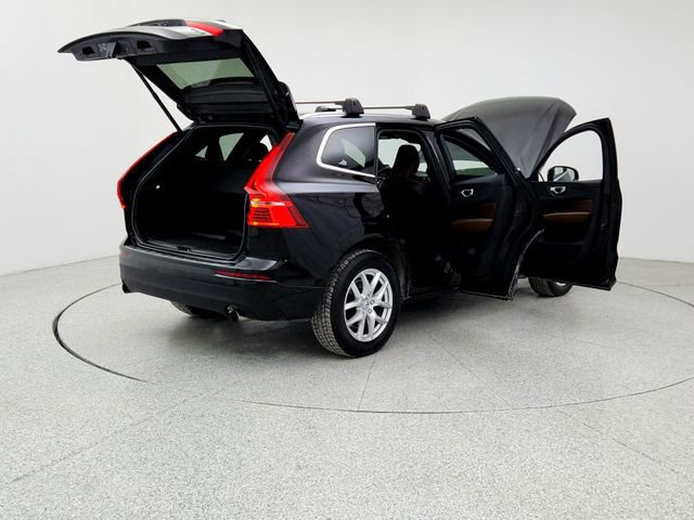 Used 2019 Volvo XC60 T5 Momentum w/ Premium Package image 11