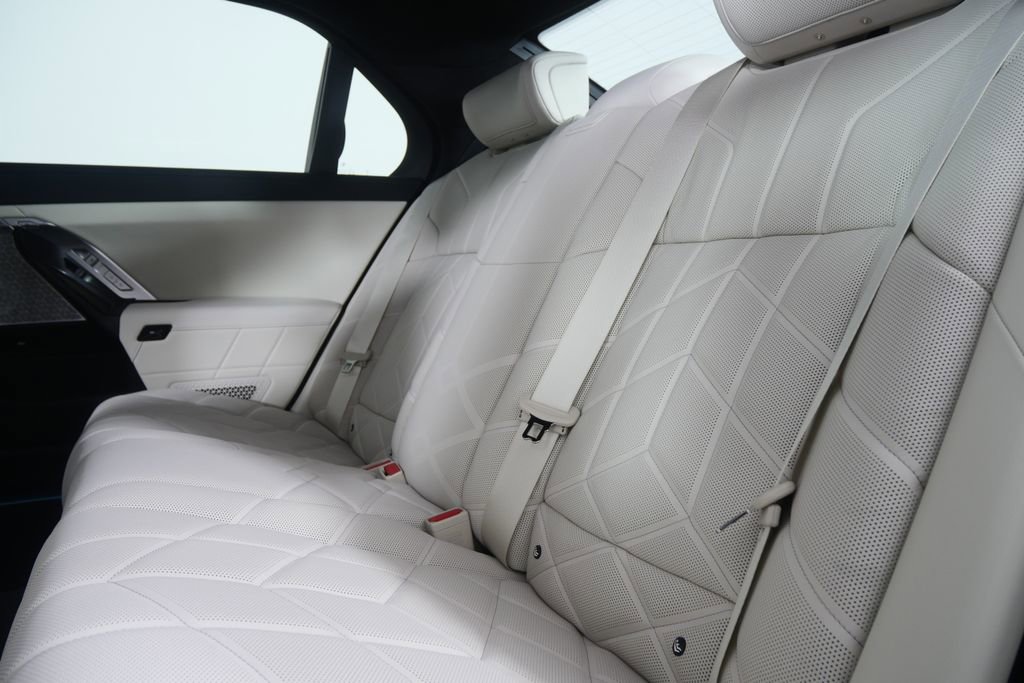 New 2026 BMW i7 xDrive60 w/ Executive Package image 14