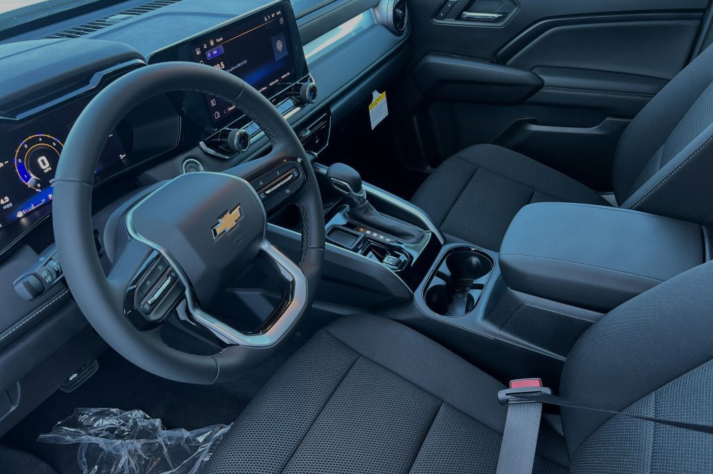 New 2024 Chevrolet Colorado LT w/ LT Convenience Package image 7