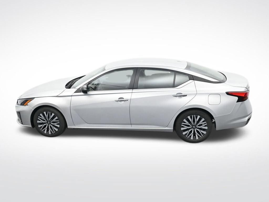 Used 2024 Nissan Altima 2.5 SV FWD image 29