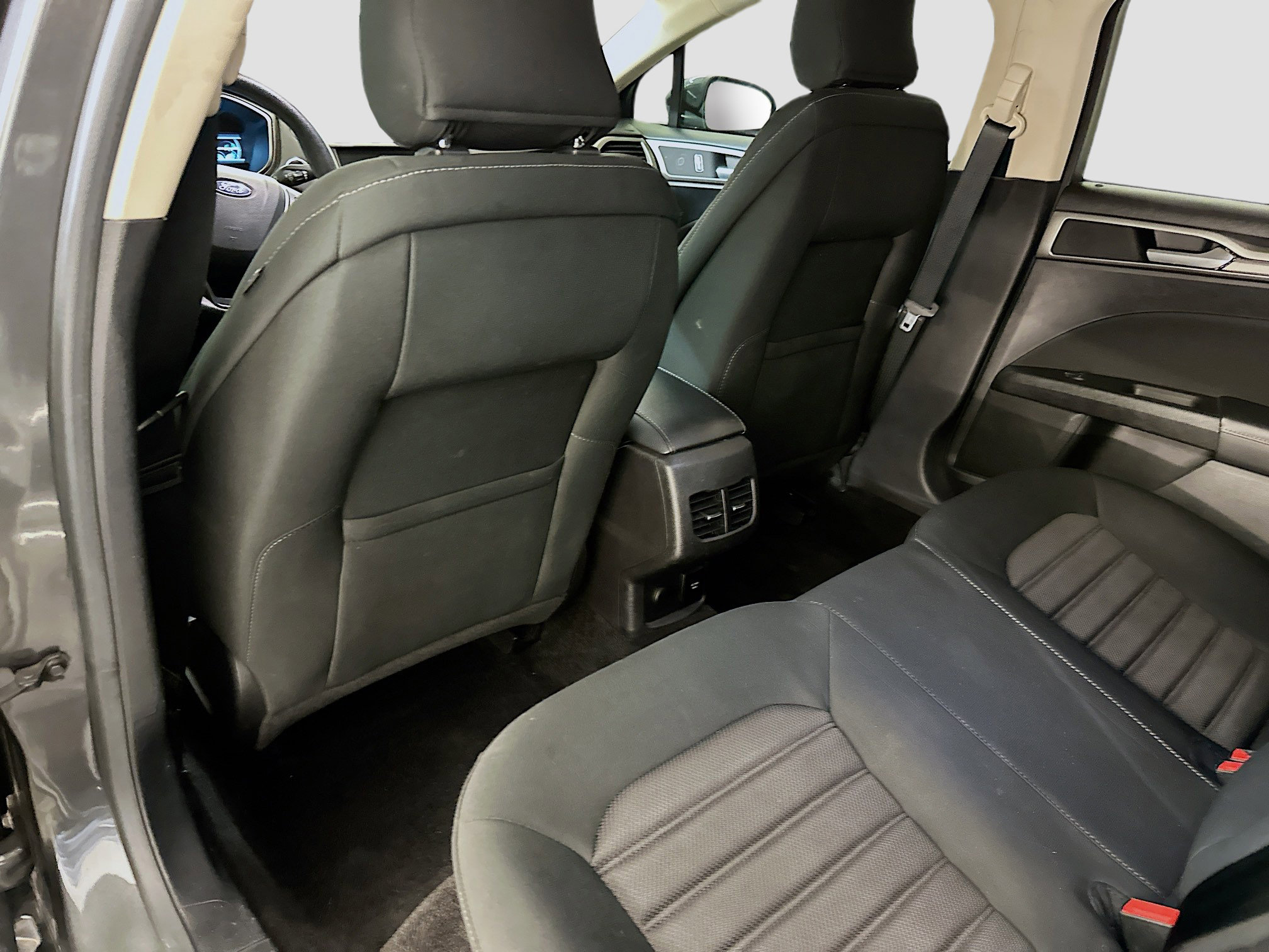 Used 2018 Ford Fusion SE image 27