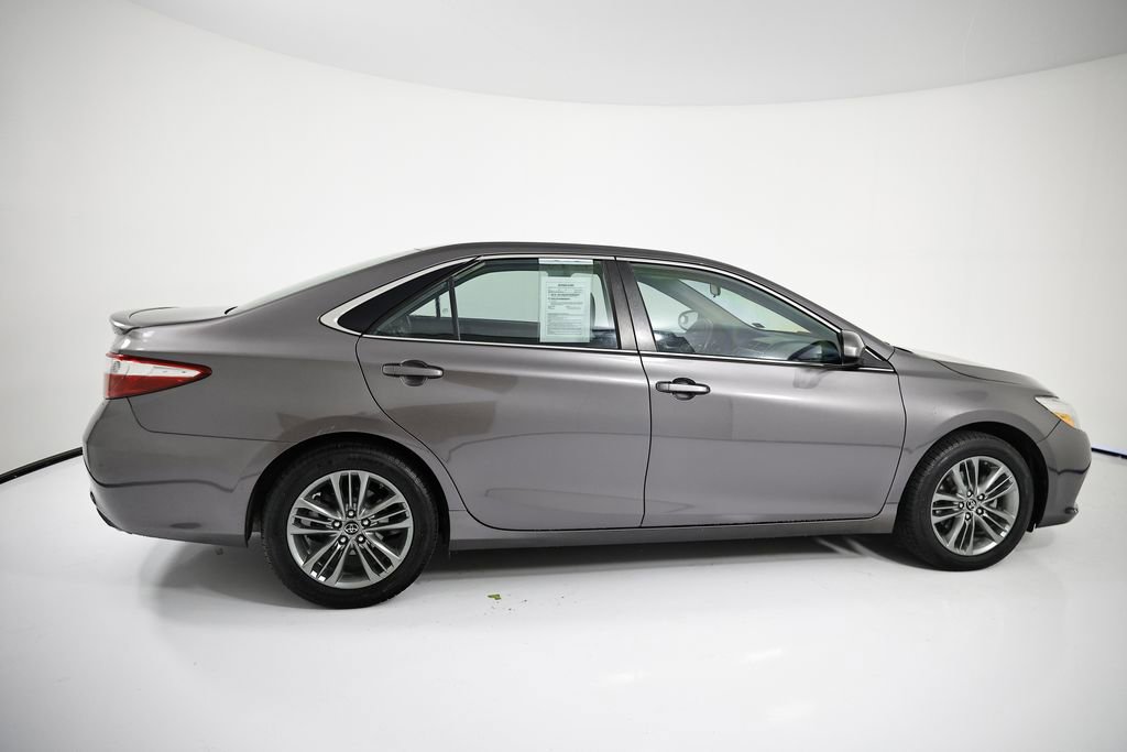 Used 2016 Toyota Camry SE w/ Moonroof Package image 6