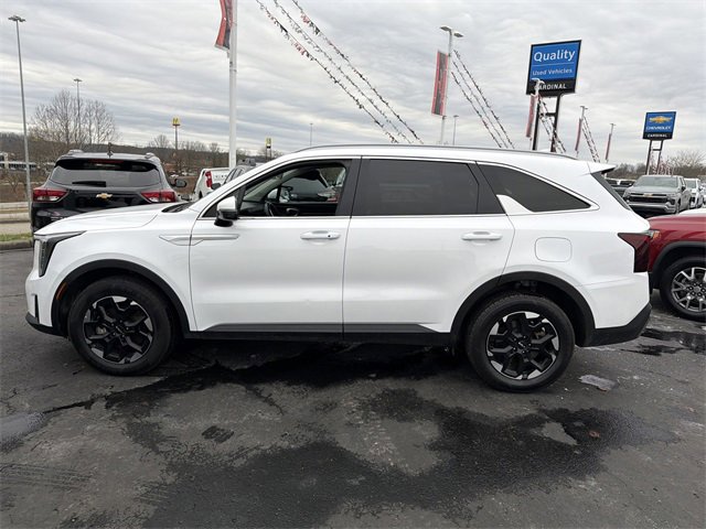 Used 2024 Kia Sorento S image 8