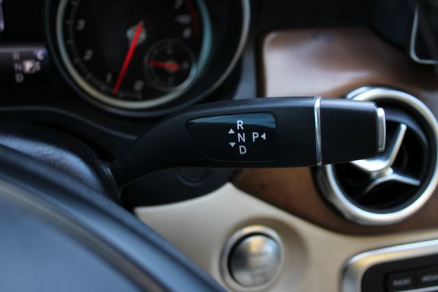 Used 2020 Mercedes-Benz GLA 250 4MATIC w/ Premium Package image 9