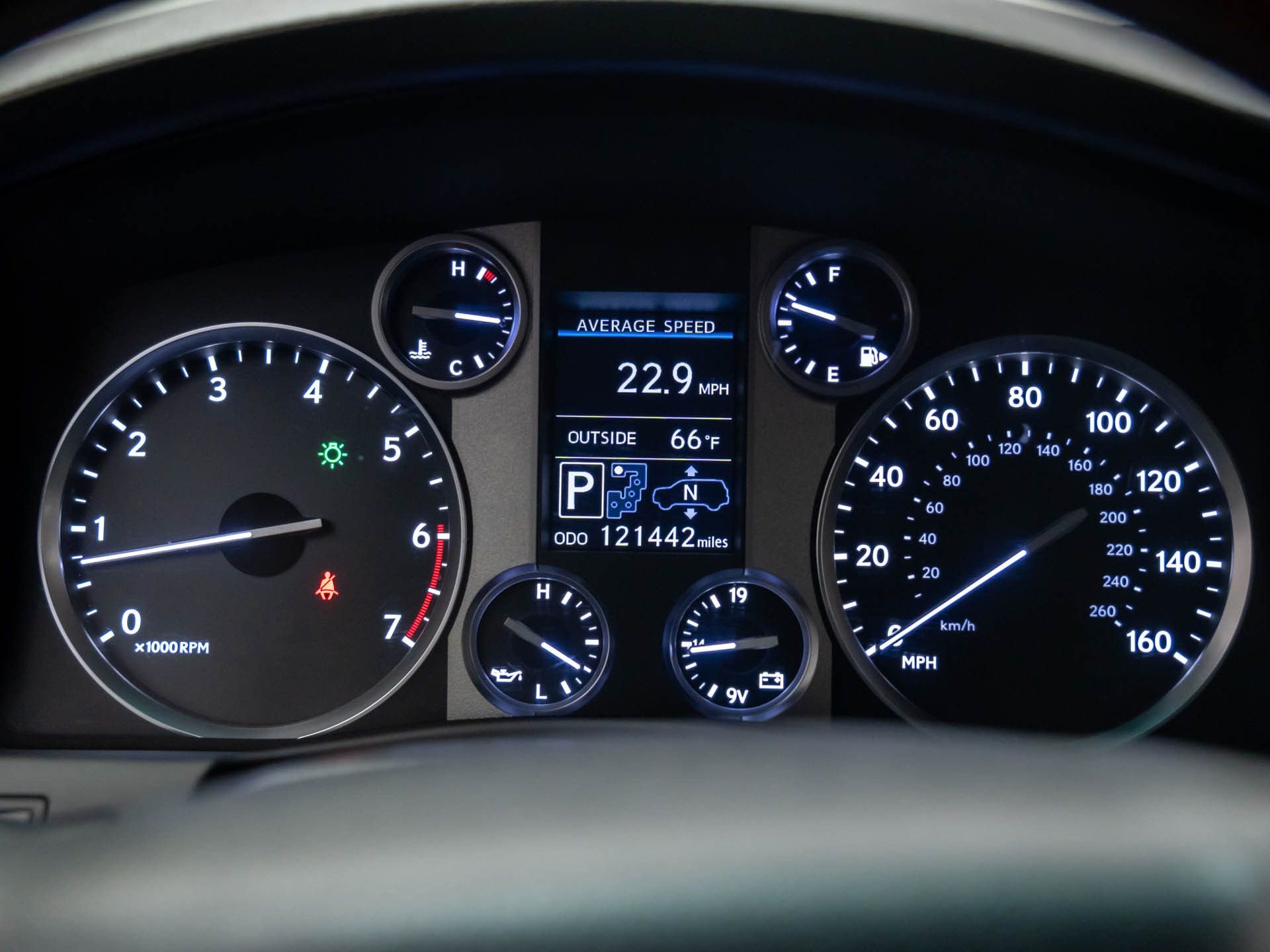 Used 2014 Lexus LX 570 4WD w/ Luxury Package image 24