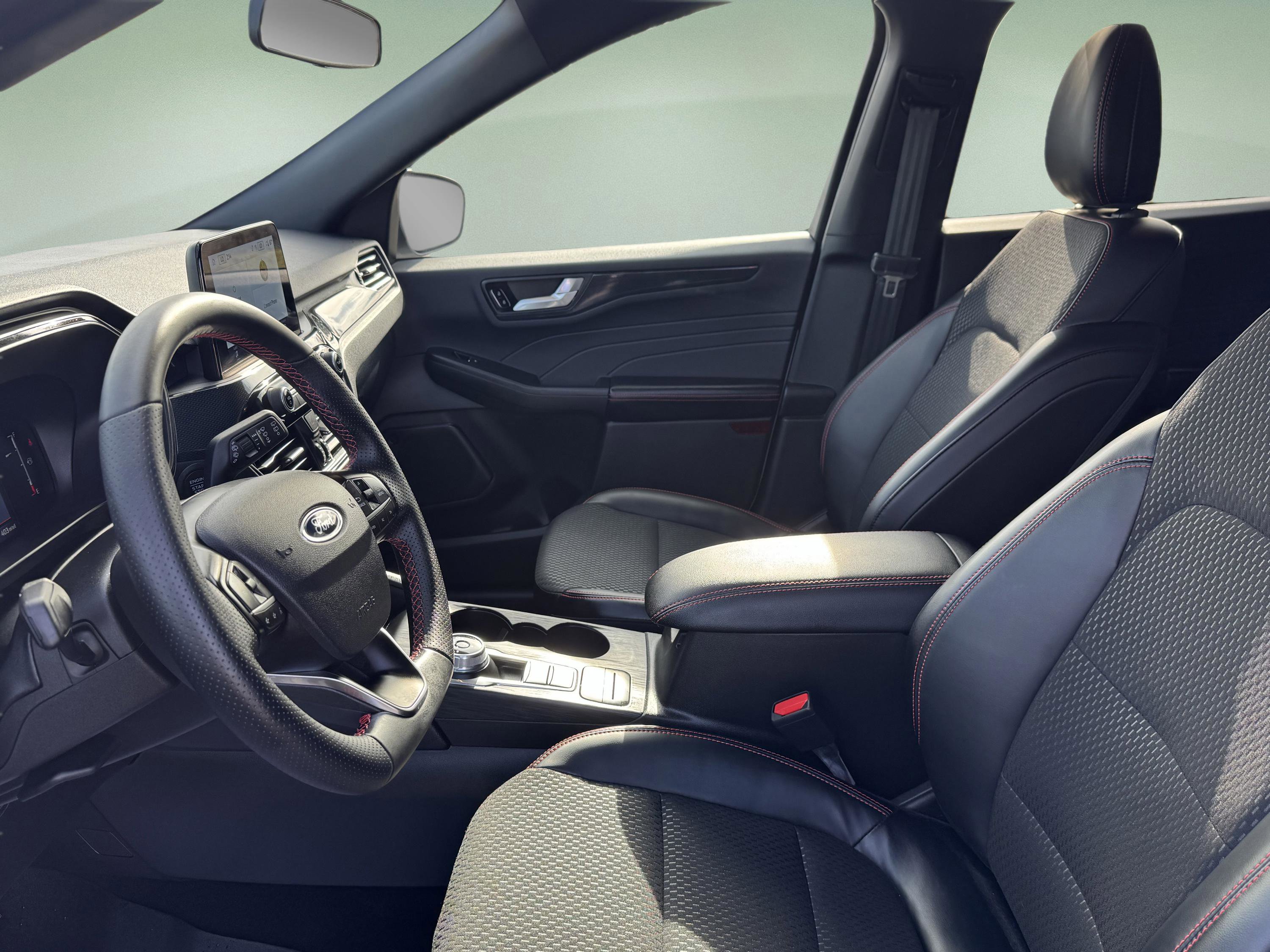 Used 2025 Ford Escape ST-Line image 25