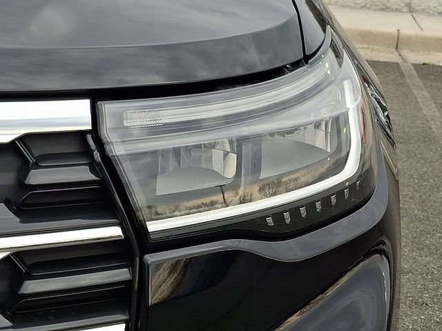 Used 2025 Ford Explorer Active AWD/4WD image 9