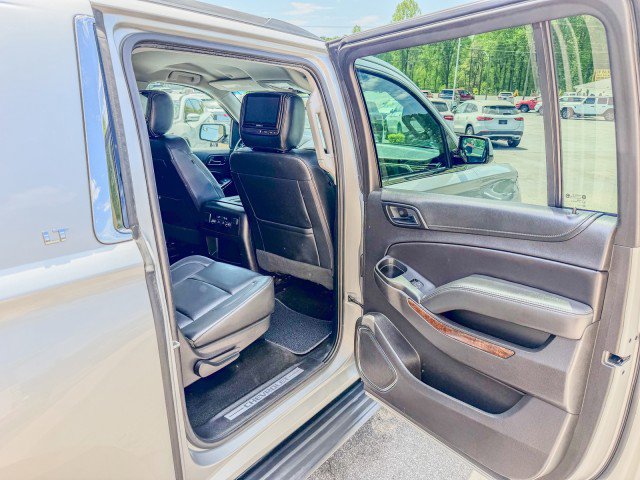 Used 2017 Chevrolet Suburban LT image 18