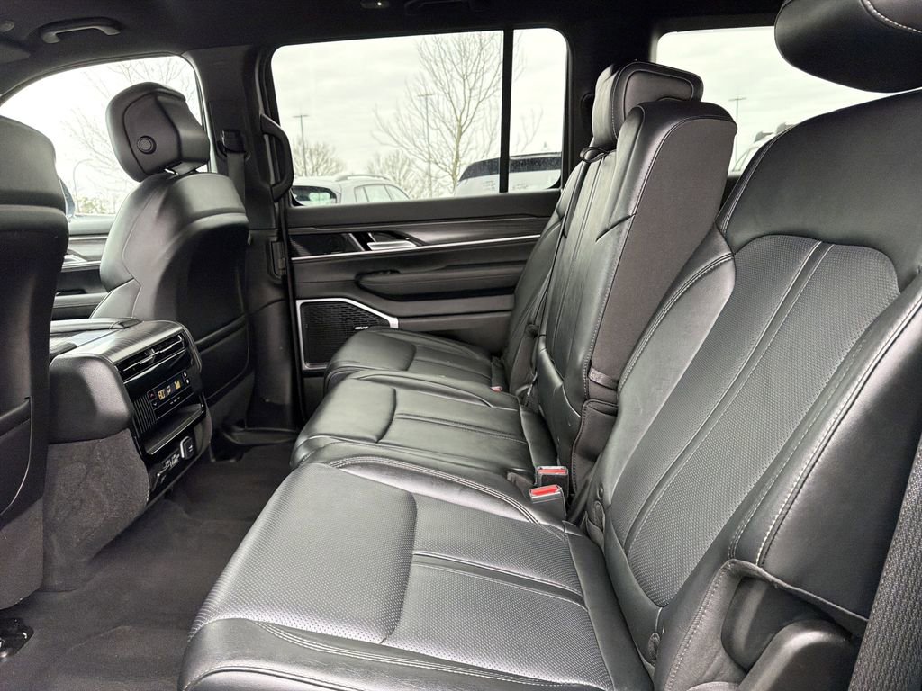 Used 2024 Jeep Wagoneer L Series II w/ Flexible Seating Group image 11