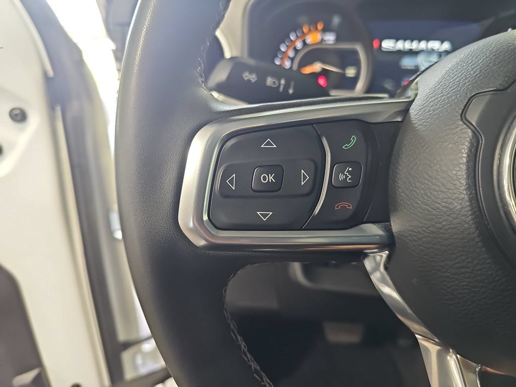 Used 2025 Jeep Wrangler Unlimited Sahara AWD/4WD image 16