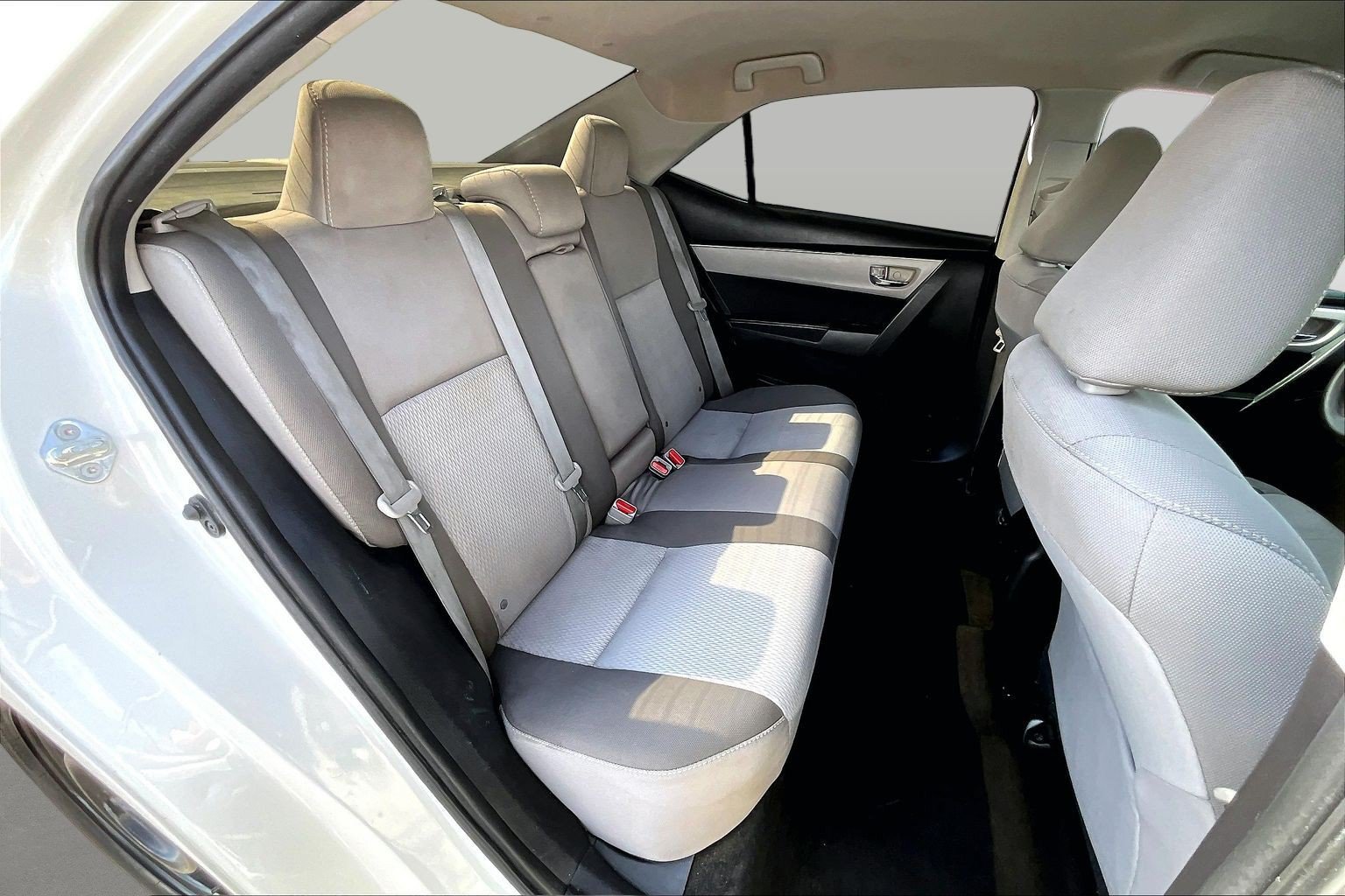 Used 2017 Toyota Corolla LE w/ Carpet Mat Package (TMS) FWD image 26